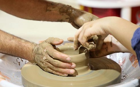 تجربه سفالگری با چرخ